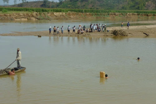 Chìm đò trên sông Krông Nô, 1 người mất tích