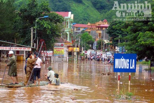 2 người chết và mất tích do lũ cuốn