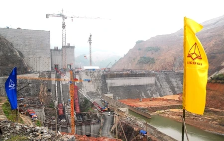 25 hộ dân vùng lòng hồ có nguy cơ bị nhấn chìm 