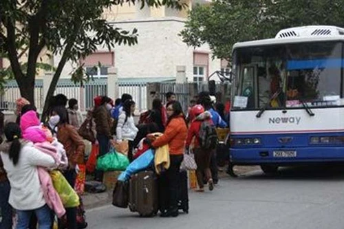 HN: Miễn phí xe ôtô chở công nhân về quê ăn Tết