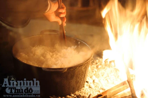 Mời vị thần lửa… uống rượu