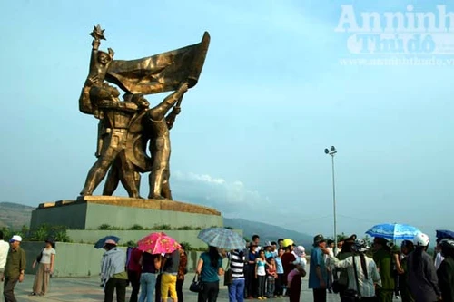 Còn đó, nơi thiên sử vàng chói lọi