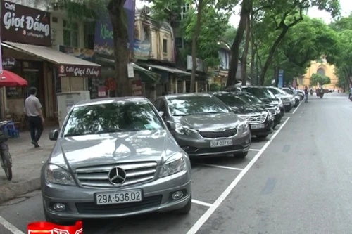 Thí điểm bãi trông xe kiểu mẫu tại hai tuyến phố trung tâm Hà Nội