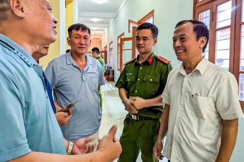 Đánh giá kỹ những tồn tại và kết quả các mặt công tác để phục vụ nhân dân tốt hơn