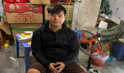 Người đàn ông tự 'điều chế' các sản phẩm xịt khoang mũi giả để bán ra thị trường