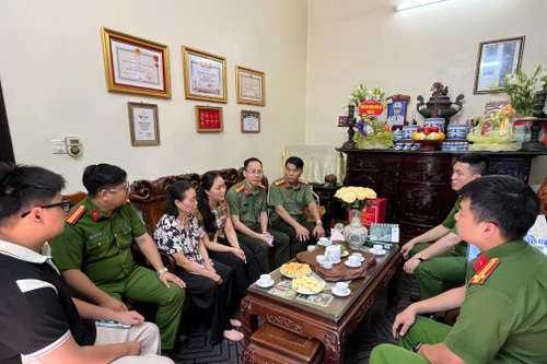 Tri ân các đồng chí, đồng đội nhân kỉ niệm 77 năm Ngày Thương binh - liệt sỹ 