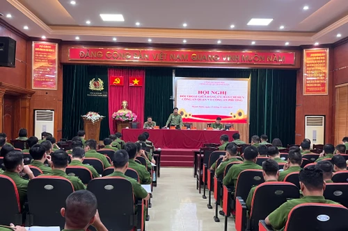 Đối thoại với cán bộ chiến sỹ Công an phường nhằm nâng cao chất lượng công tác