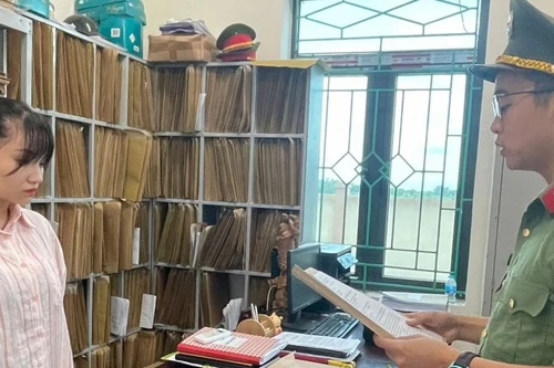 Nhân viên bảo hiểm nhân thọ chiếm đoạt 1,6 tỷ đồng