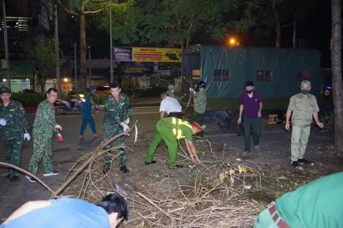 Hà Nội: Lực lượng Bảo vệ an ninh trật tự ở cơ sở sát cánh cùng nhân dân vượt qua khó khăn trong bão lũ