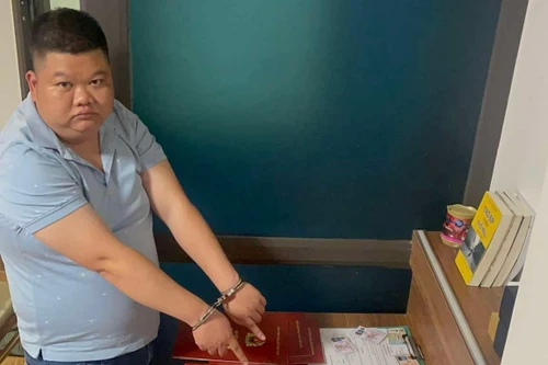 Bóc gỡ đường dây làm giả ‘thẻ ngành’ công an, quân đội để lừa đảo ngân hàng