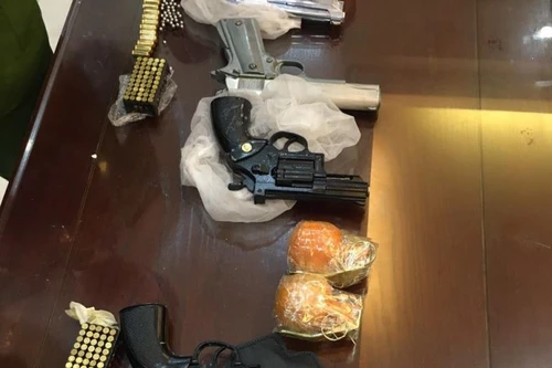 Bắt nhóm đối tượng chuyên mua bán, tàng trữ vũ khí quân dụng