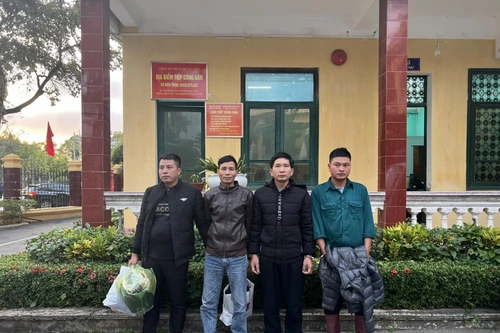 Bắt 4 đối tượng cưỡng đoạt 100 triệu đồng của chủ bè nuôi hàu