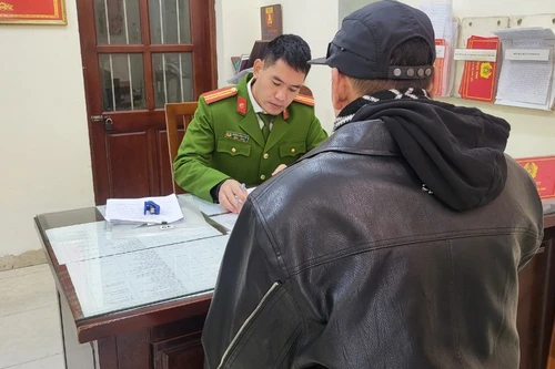 Xử lý đối tượng trông giữ xe trái phép ở phố Chùa Láng