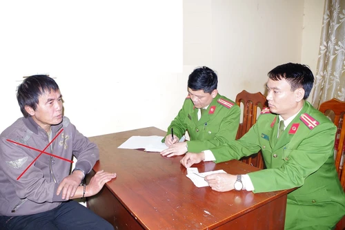 Từ biểu hiện bất minh lúc nửa đêm, lộ hành vi trộm cắp xe máy