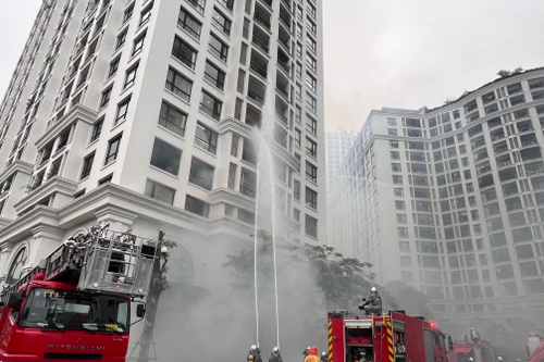 Phối hợp nhiều lực lượng diễn tập chữa cháy tại khu đô thị Royal City