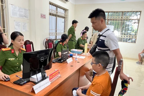 Đẩy sớm giờ, phục vụ nhân dân làm Thẻ căn cước