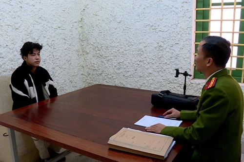 Cặp vợ chồng trẻ môi giới mại dâm 'toàn khu vực miền Bắc'