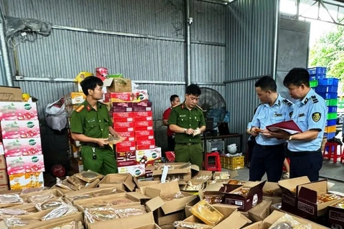 Phát hiện một cửa hàng kinh doanh hơn 3.300 chiếc bánh Trung thu không rõ nguồn gốc