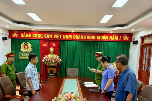 Bắt giữ Hiệu trưởng Trường THPT Kỳ Sơn