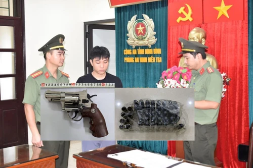 Nam thanh niên định "khởi nghiệp" buôn bán vũ khí qua mạng xã hội