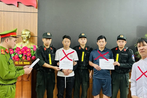 Nhóm đối tượng dàn dựng màn kịch bán thỏi vàng... giả giá hơn 800 triệu đồng