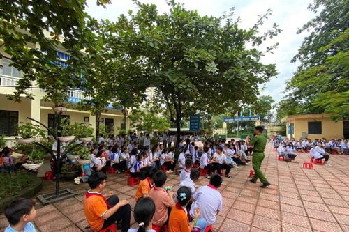 Nâng cao nhận thức trong phong trào thi đua tuyên truyền Luật quản lý sử dụng vũ khí vật liệu nổ và công cụ hỗ trợ 