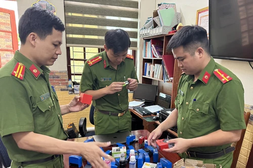 Bóc gỡ đường dây làm giấy tờ giả để mua bán xe ô tô không rõ nguồn gốc