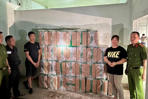 Khởi tố 3 đối tượng buôn bán 44.000 bao thuốc lá nhập lậu