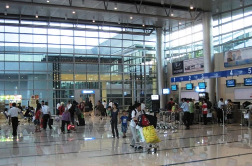 "Mượn" tên người khác đi máy bay bị phạt 7,5 triệu đồng