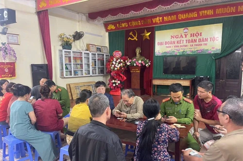 Công an xã Thanh Trì “chạy đua” tiến độ triển khai làm sạch dữ liệu giấy phép lái xe