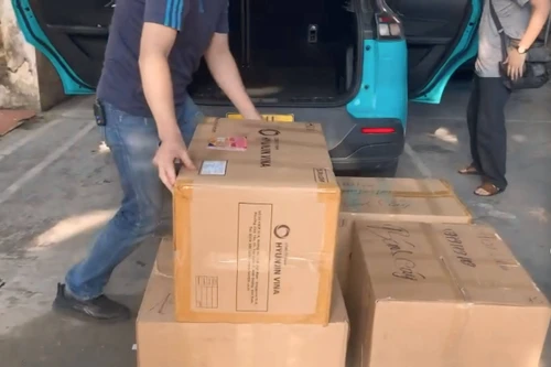 Khởi tố đối tượng vận chuyển hàng cấm