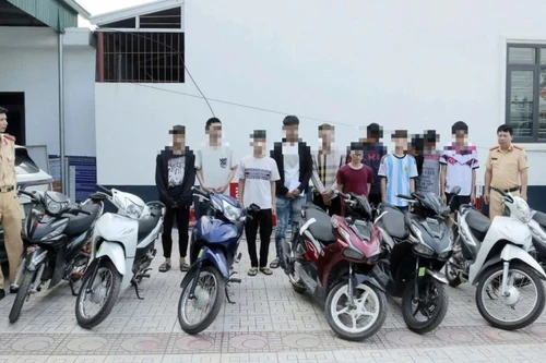 Cơ quan Công an triệu tập nhóm thanh, thiếu niên lái xe lạng lách
