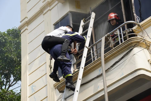 Tập huấn phòng cháy tại khu vực chợ Đồng Xuân