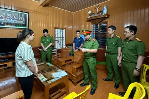 Khởi tố bị can nhóm đối tượng “Làm giả tài liệu của cơ quan, tổ chức”