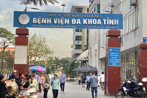 Vụ "chặt chém" 21 triệu đồng di chuyển bệnh nhân: Đình chỉ 3 cán bộ liên quan