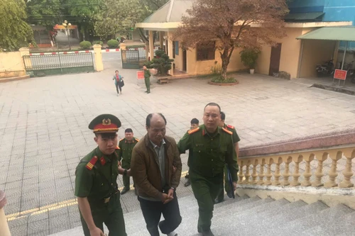 Y án sơ thẩm đối với nguyên cán bộ Chi cục Thi hành án dân sự huyện Yên Thủy 