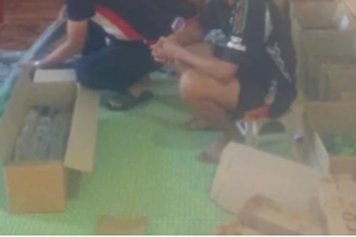 Bắt quả tang đối tượng lắp ráp vũ khí thô sơ