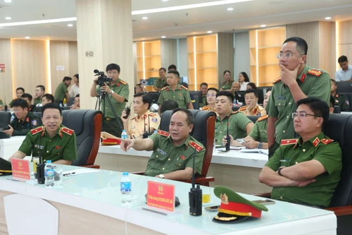 Hình ảnh Ban Giám đốc CATP Hà Nội chỉ đạo công tác đảm bảo ANTT sự kiện A80 từ “trái tim” Thông tin chỉ huy 