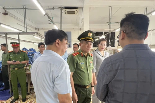 Công an Hà Nội quyết liệt tấn công tội phạm buôn lậu, gian lận thương mại, hàng giả, bảo vệ quyền lợi người tiêu dùng