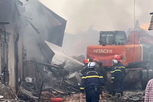 Xảy cháy cơ sở đã bị đình chỉ tại huyện Hoài Đức