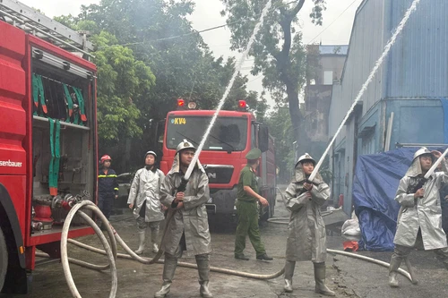 Thực tập phương án chữa cháy, cứu nạn tại Công ty TNHH Dụng cụ Thể thao Thăng Long