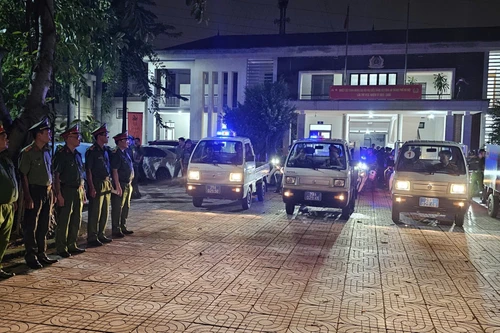 Công an xã Thiên Lộc ra quân tổng kiểm tra, kiểm soát hành chính trên địa bàn