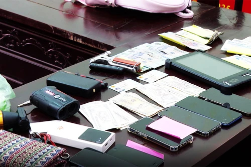 Bắt nhóm đối tượng gây ra gần 20 vụ đập kính xe ô tô trộm cắp tài sản