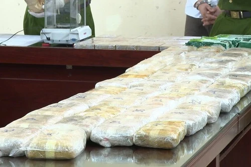 Đề nghị truy tố nhóm tội phạm ma tuý trang bị vũ khí "nóng"