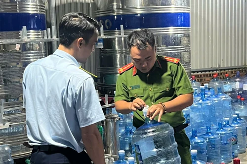 Công an Hà Nội triệt phá vụ sản xuất, buôn bán hàng giả là nước Lavie