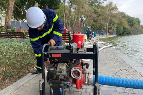 Các trang thiết bị chữa cháy hiện đại sẵn sàng bảo vệ trận địa pháo hoa ở Thủ đô Hà Nội