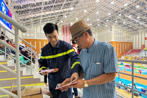 Hình ảnh lính cứu hỏa lan toả kỹ năng an toàn cháy, nổ đến người dân