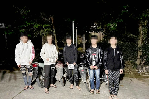 Xử lý nhóm đối tượng điều khiển xe máy “bốc đầu” gây nguy hiểm trên đường phố 