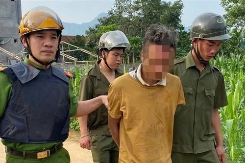 Khống chế đối tượng dùng dao uy hiếp người đi đường