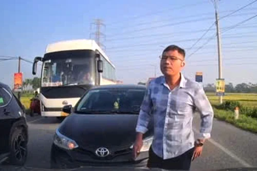 Phạt tiền, trừ điểm giấy phép lái xe vì lỗi lấn làn ngược chiều trên tỉnh lộ 295